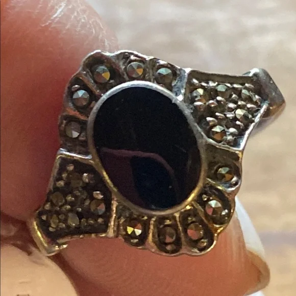 Vintage Sterling Silver Black Onyx Marcasite Oval Ring - Picture 4 of 4